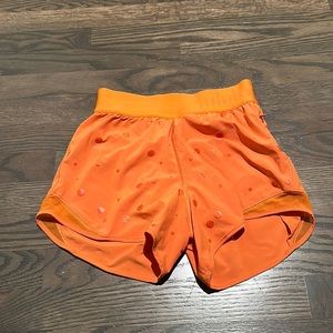Never worn lululemon hotty hot shorts